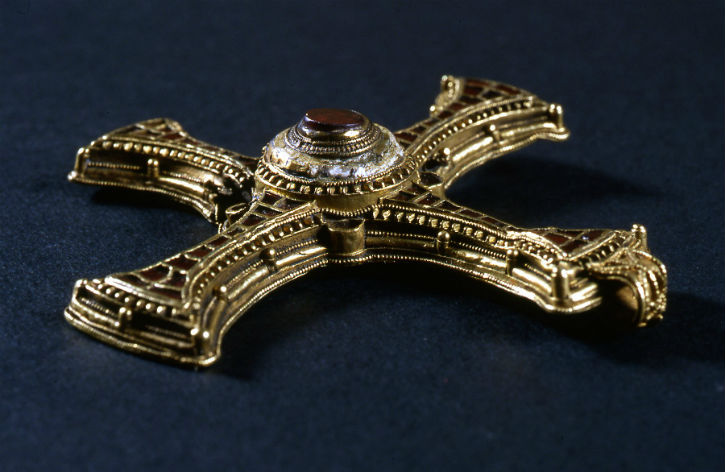 Pectoral cross